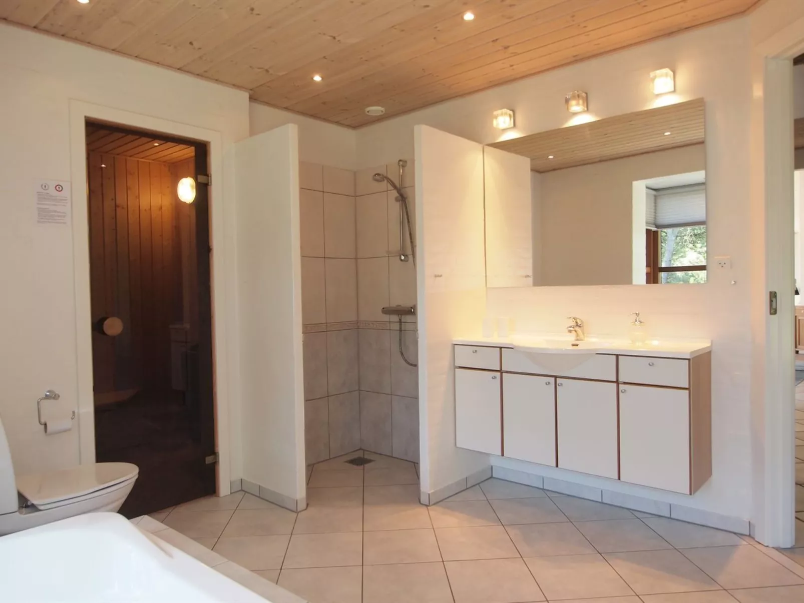 "Thormar" - 1.5km from the sea-Binnen