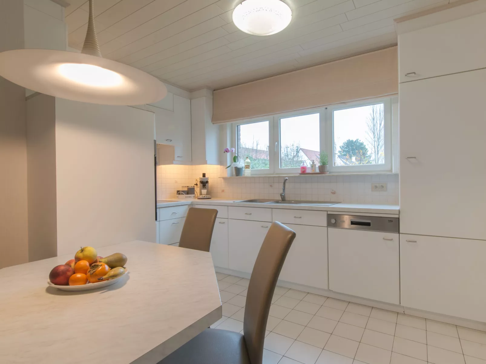 Villa Kievit with sauna and parking-Binnen