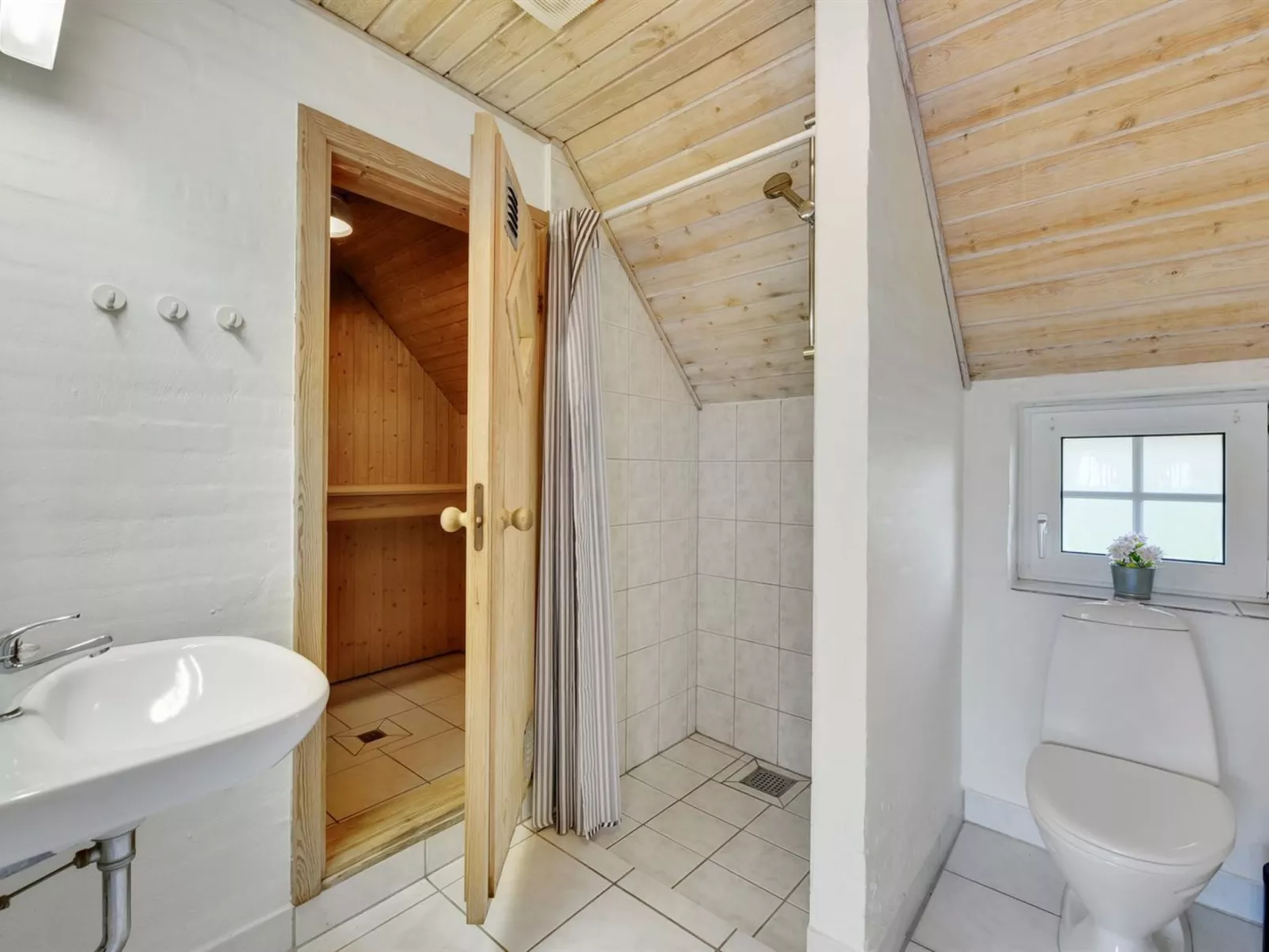 "Jorkin" - 1.8km from the sea-Binnen