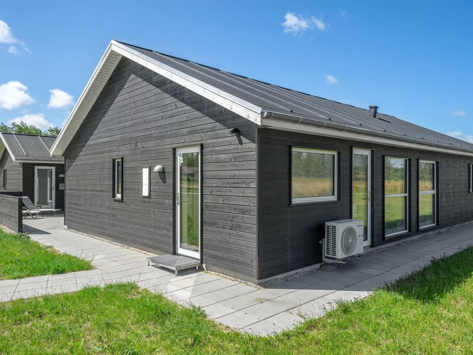 "Tatiane" - 1.5km from the sea-Buiten