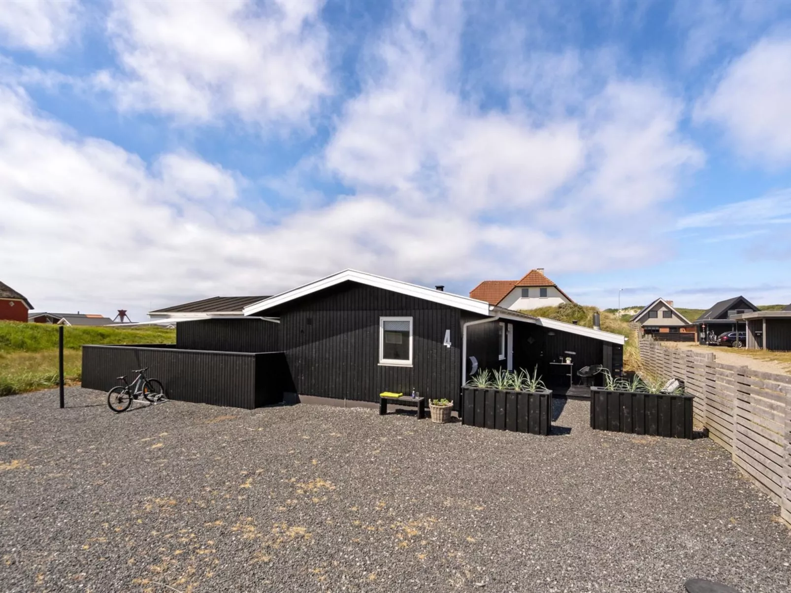 "Kiina" - 100m from the sea-Buiten