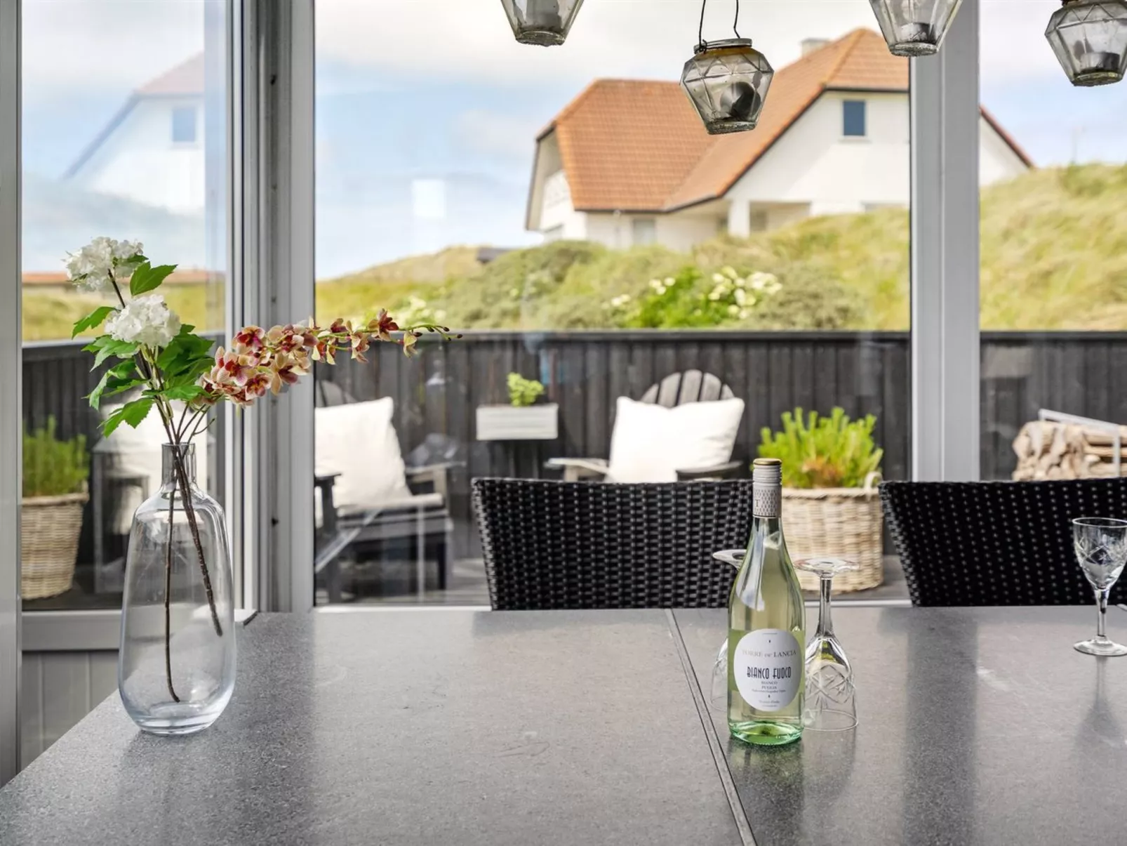 "Kiina" - 100m from the sea-Buiten