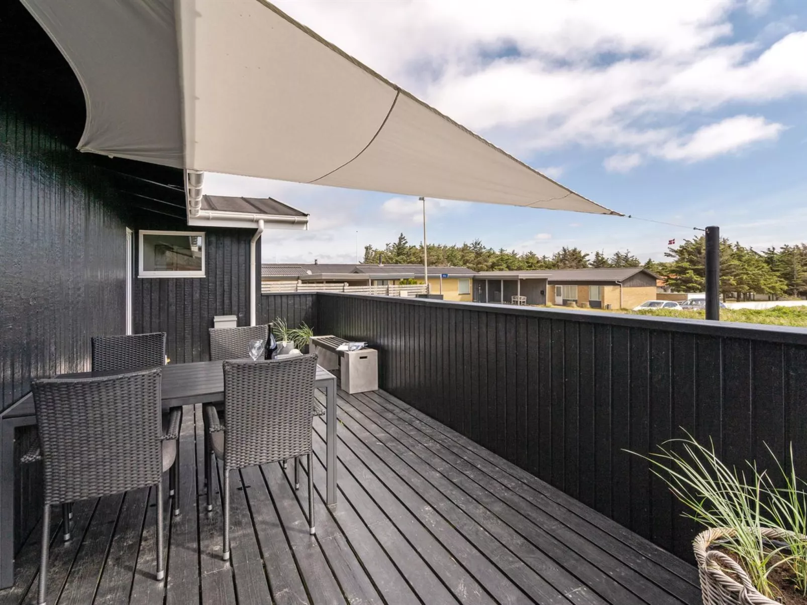 "Kiina" - 100m from the sea-Buiten
