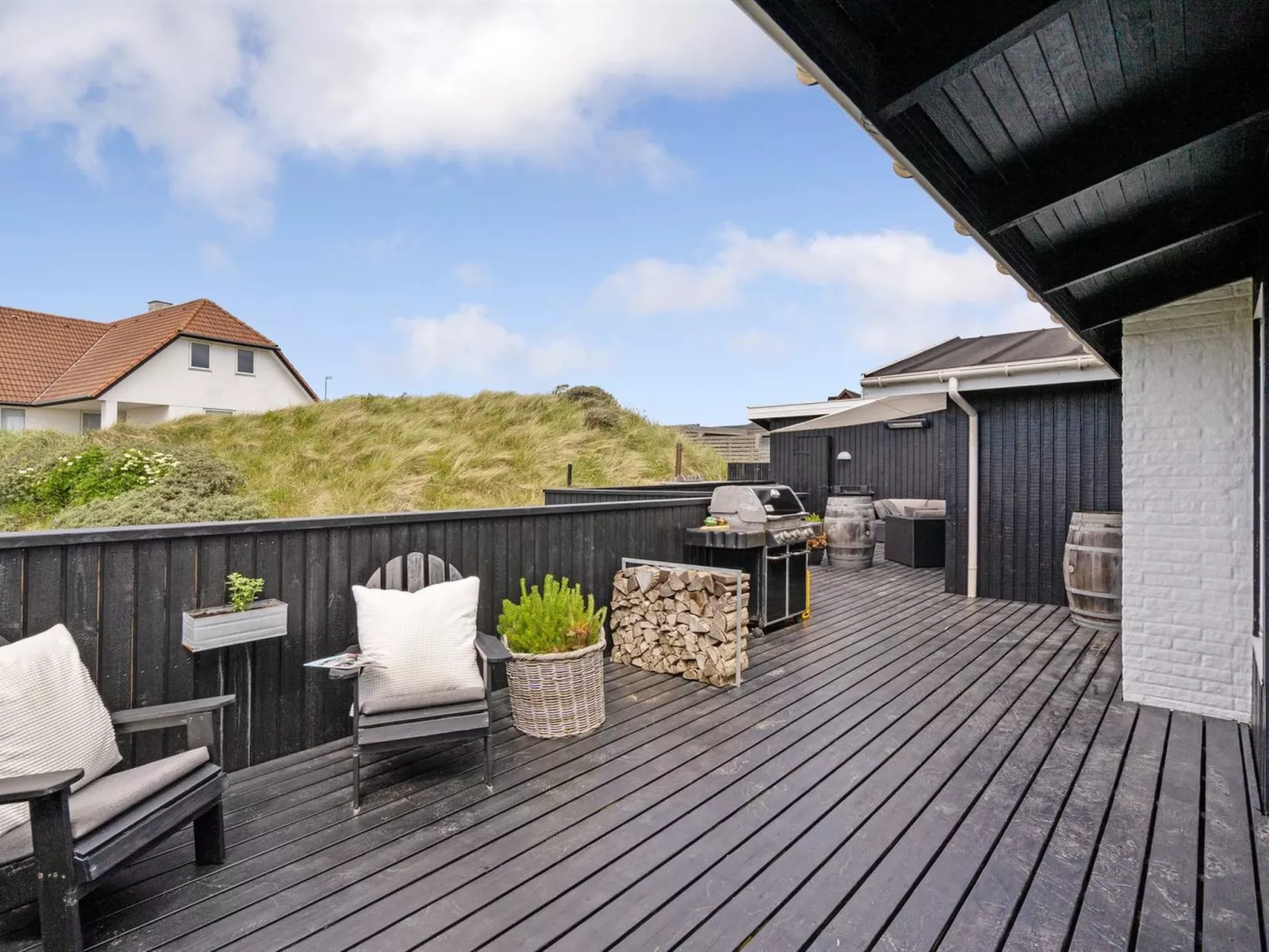 "Kiina" - 100m from the sea-Buiten