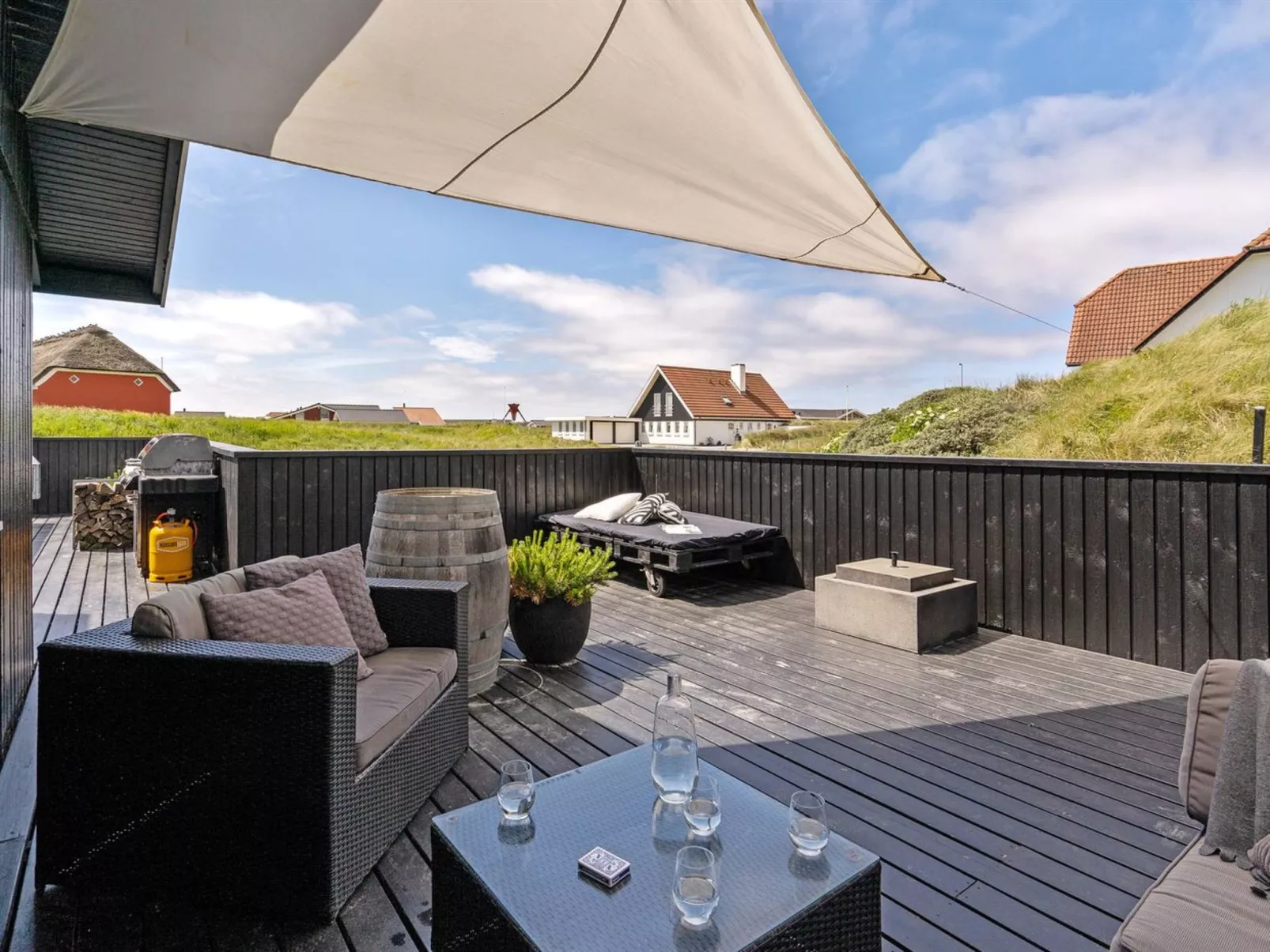 "Kiina" - 100m from the sea-Buiten
