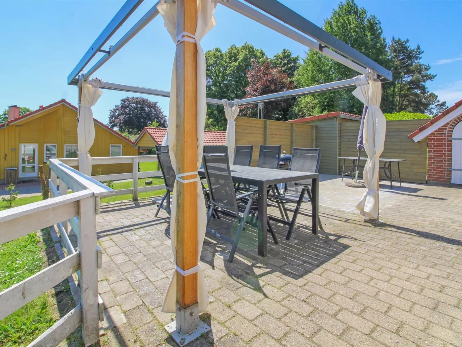 "Berglind" - 850m from the sea-Buiten