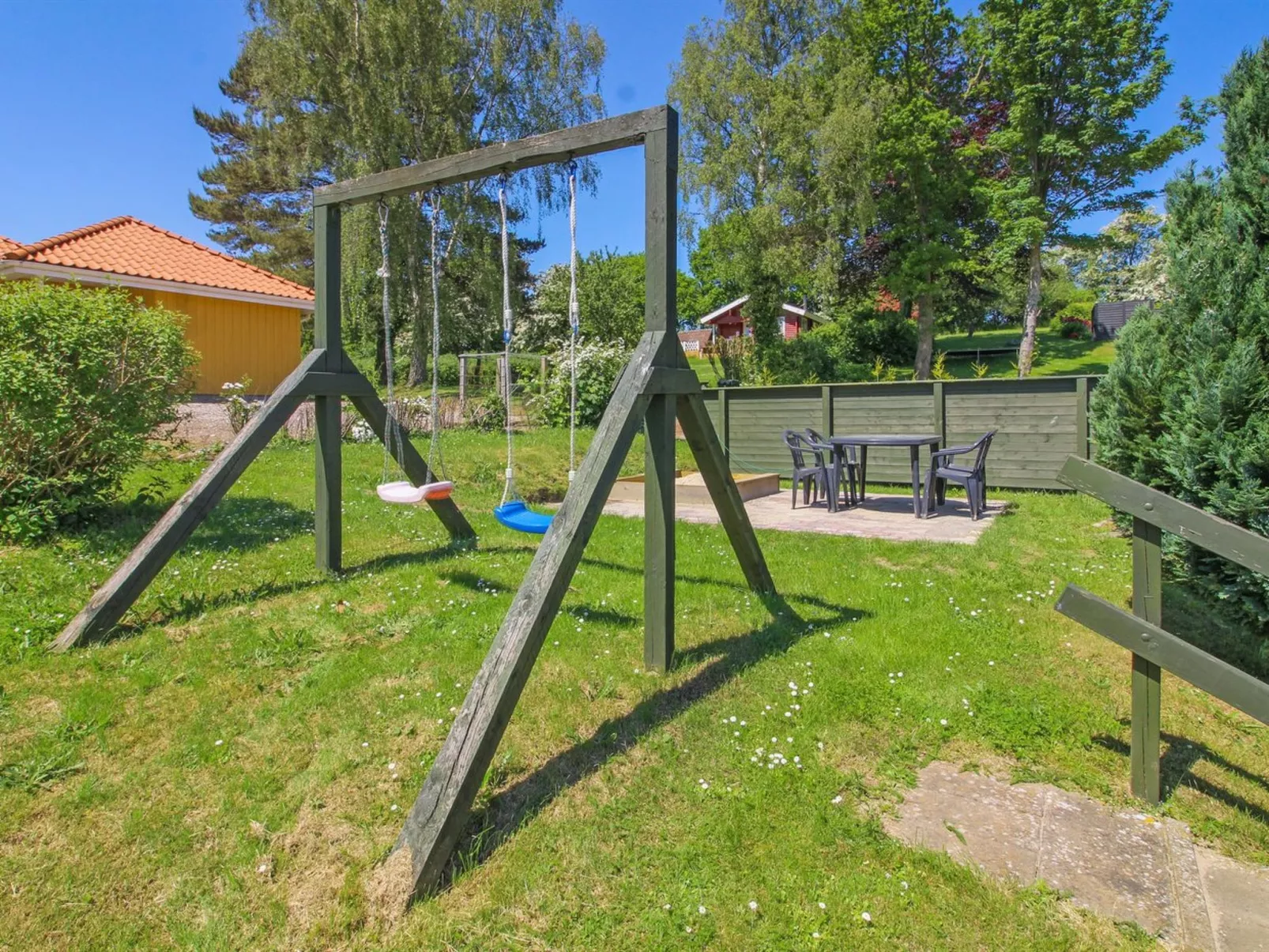 "Berglind" - 850m from the sea-Buiten
