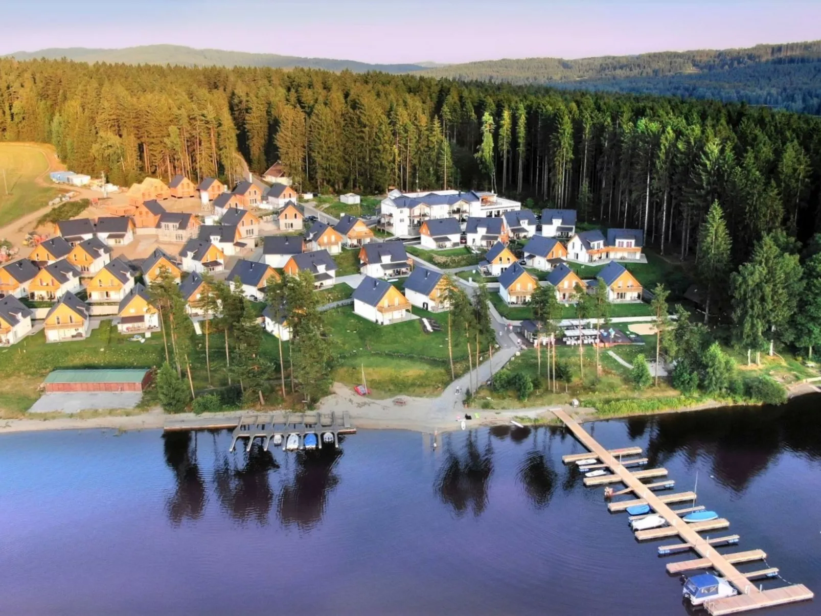 Lakeside Village 6-Buiten