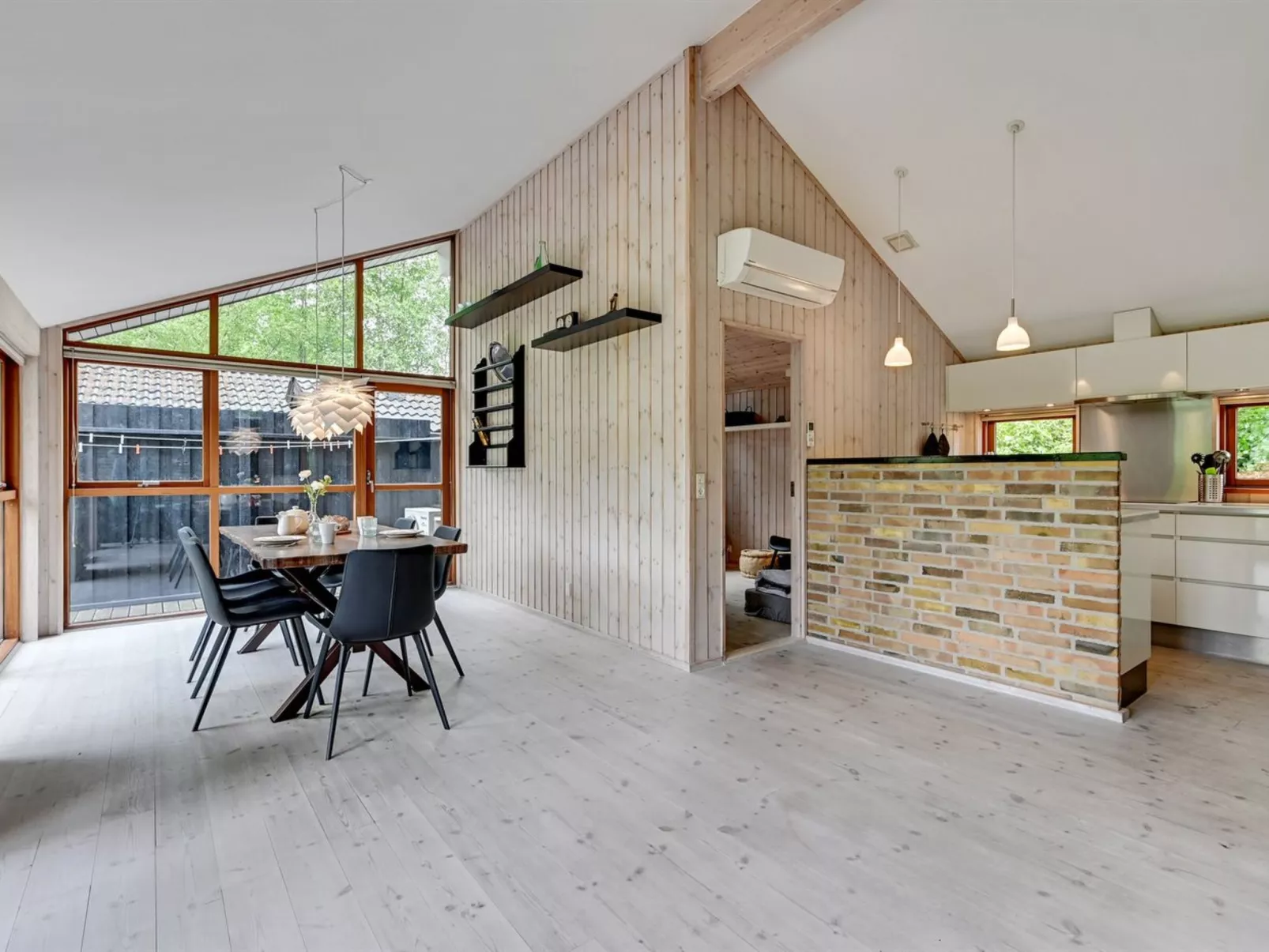 "Gustine" - 300m from the sea-Binnen