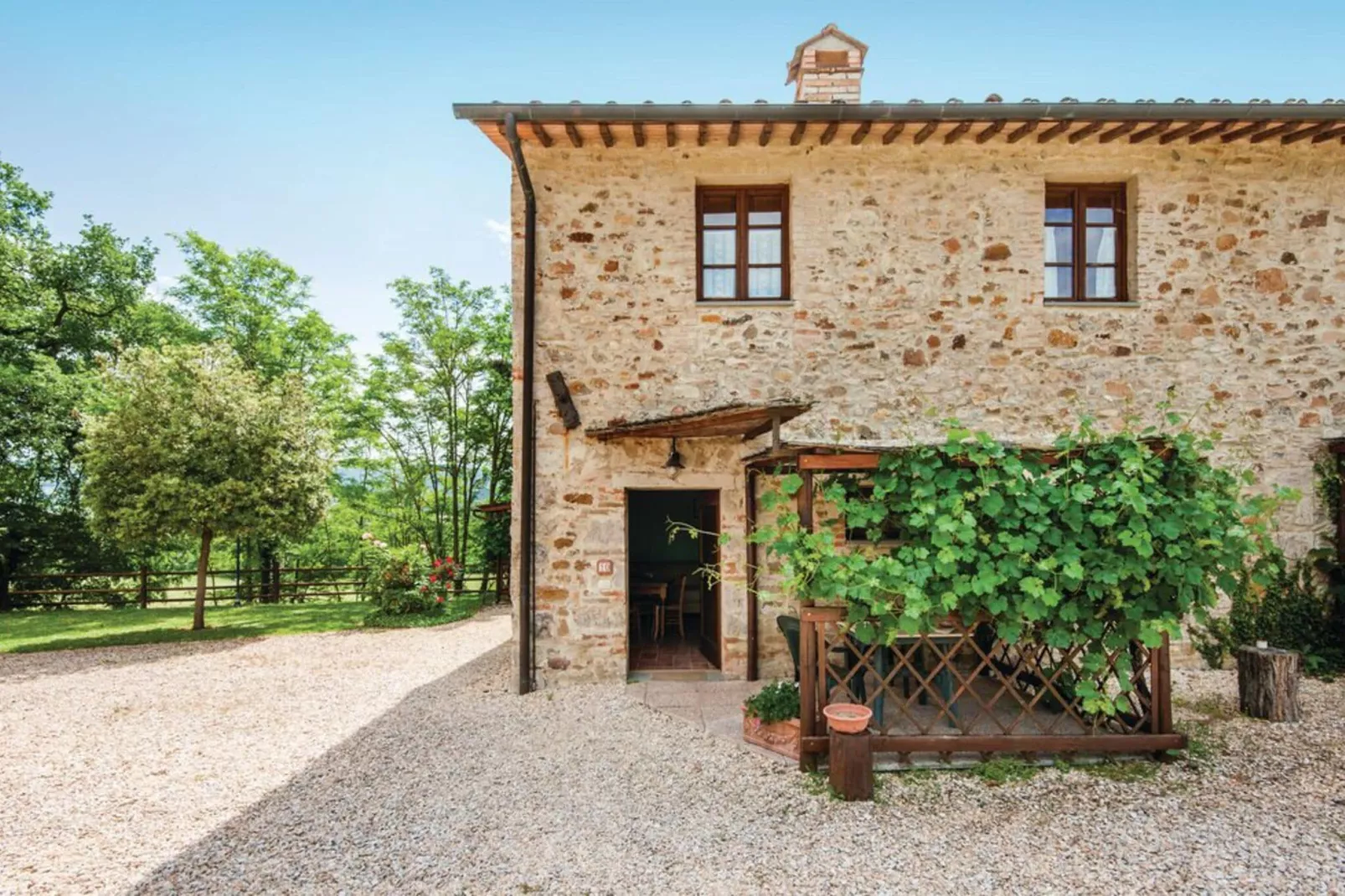 Villino Quattro-Buitenkant zomer