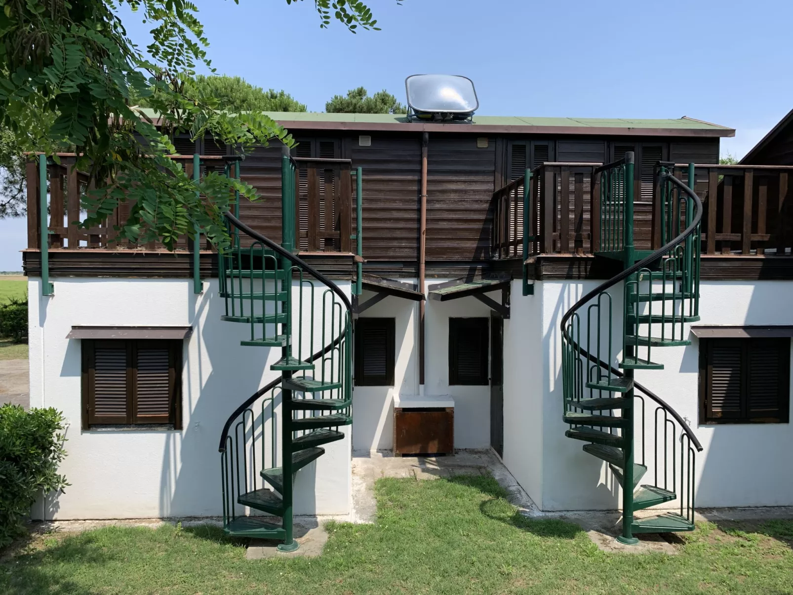 Dog's Bungalow-Buiten