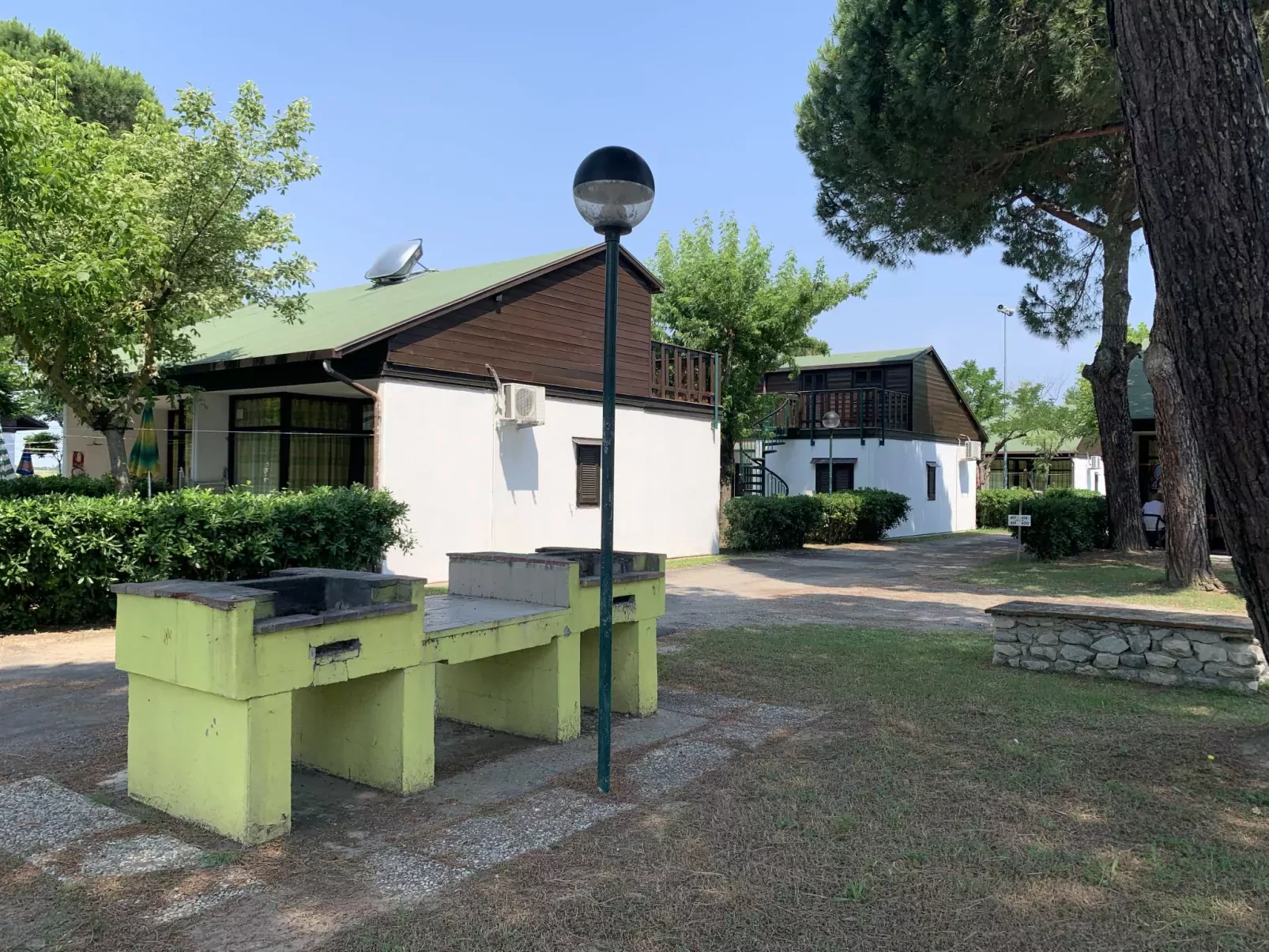Dog's Bungalow-Buiten