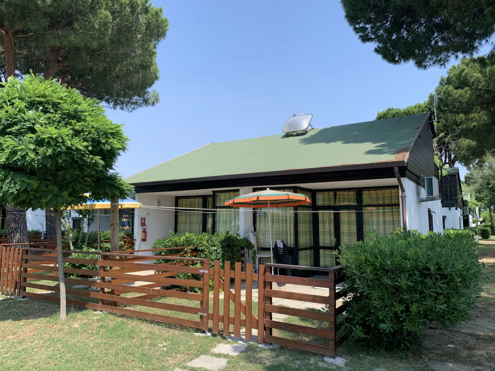 Dog's Bungalow-Buiten