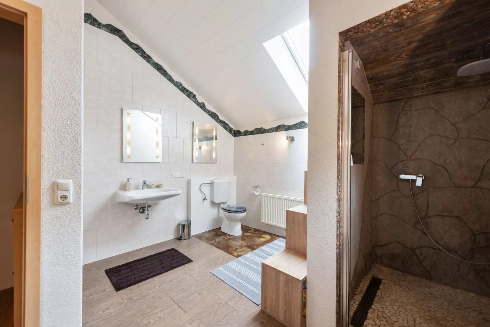 Countryside Home with Swimming Pool II - Badkamer