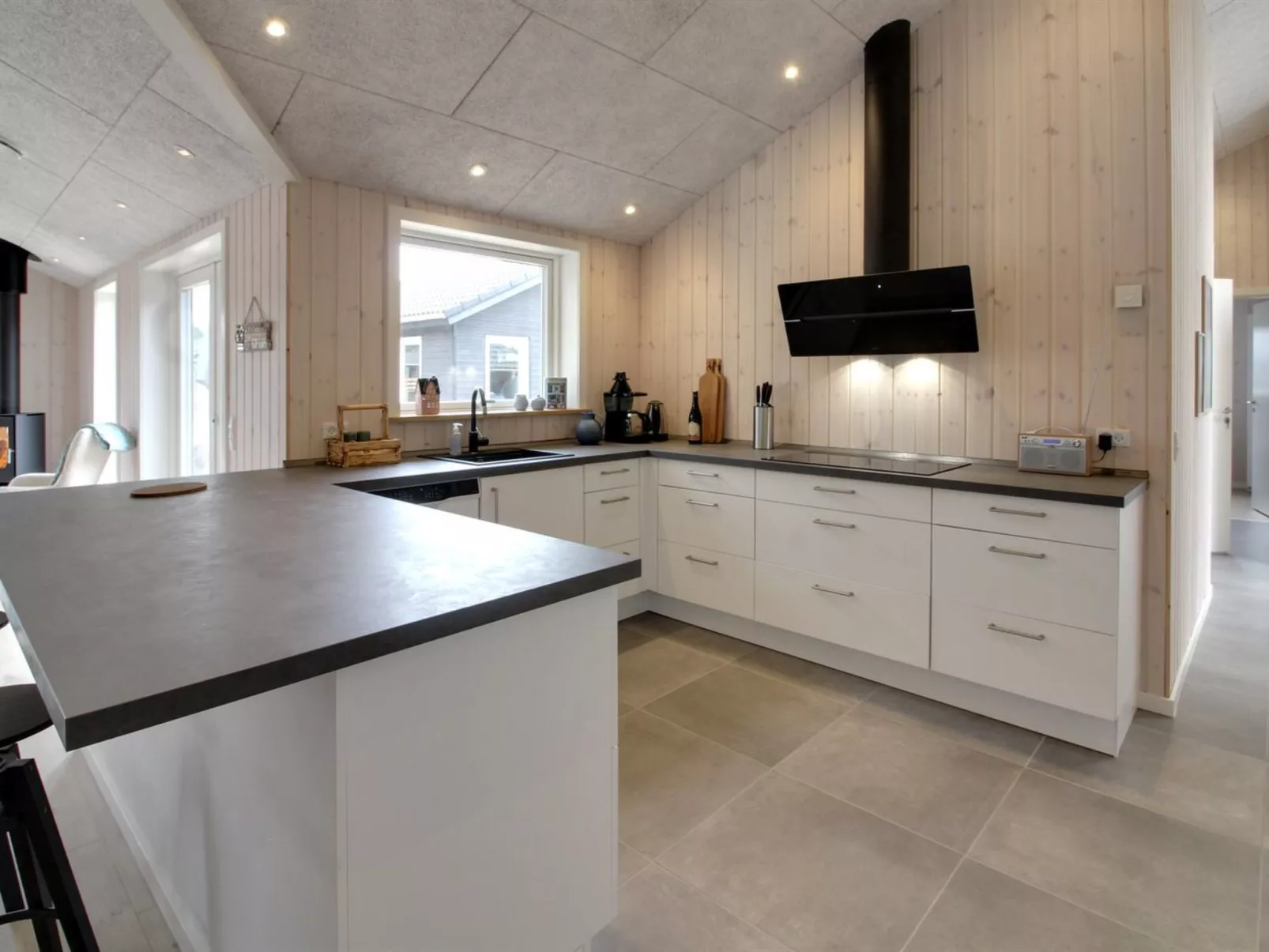 "Anuk" - 2.3km from the sea-Binnen