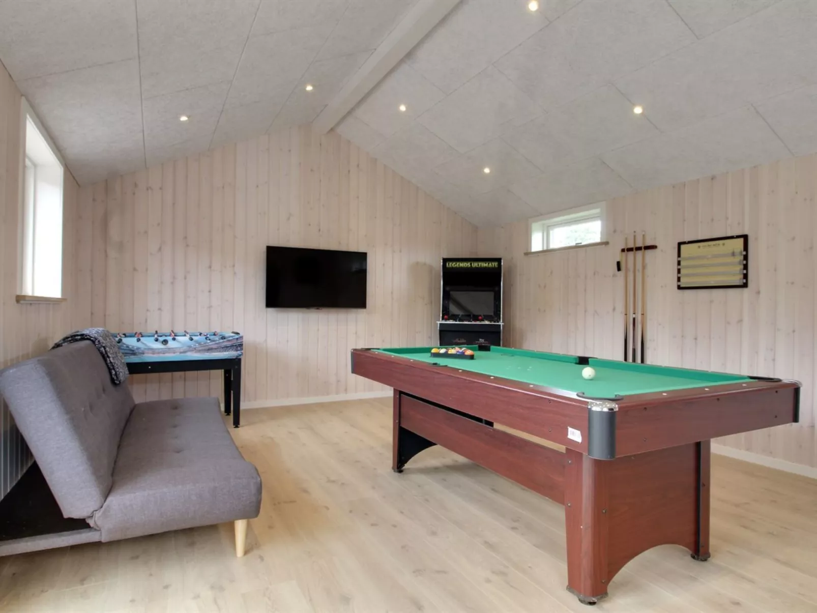 "Anuk" - 2.3km from the sea-Binnen
