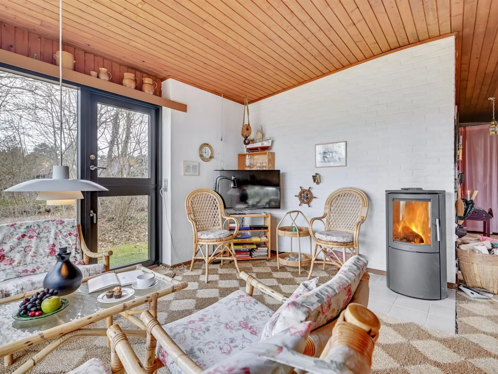 "Lavrens" - 200m from the sea-Binnen