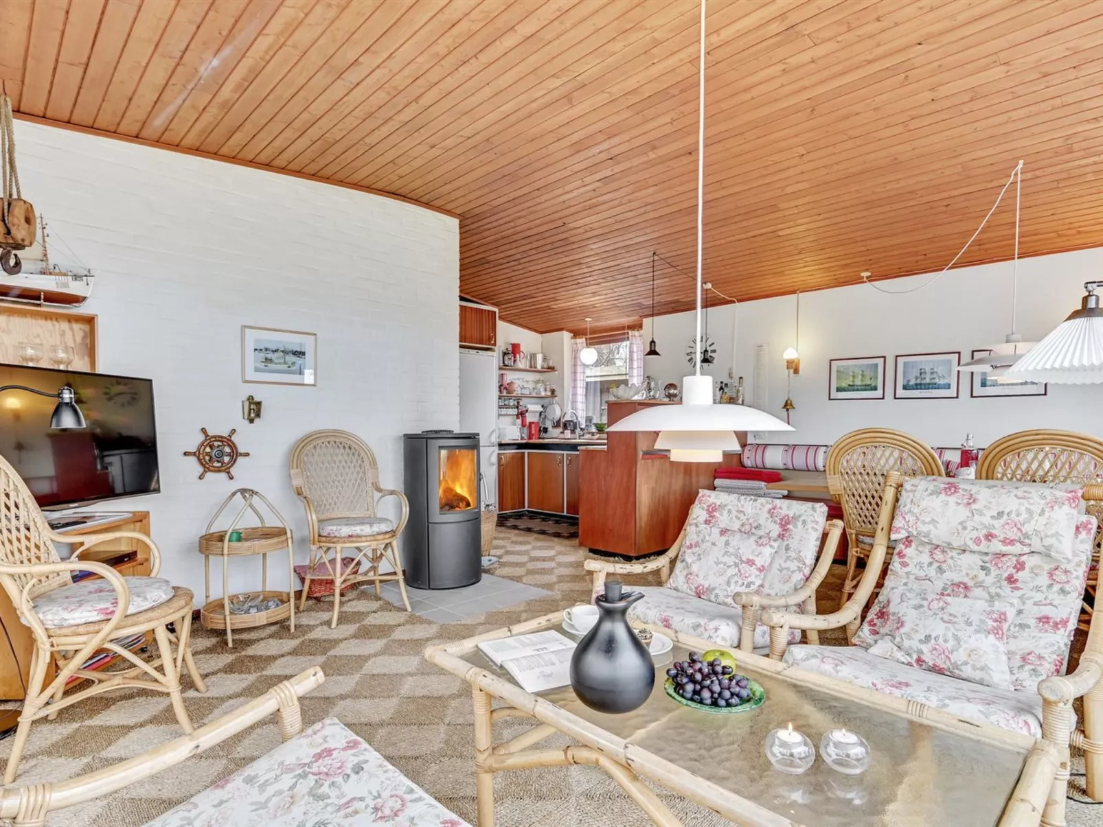 "Lavrens" - 200m from the sea-Binnen