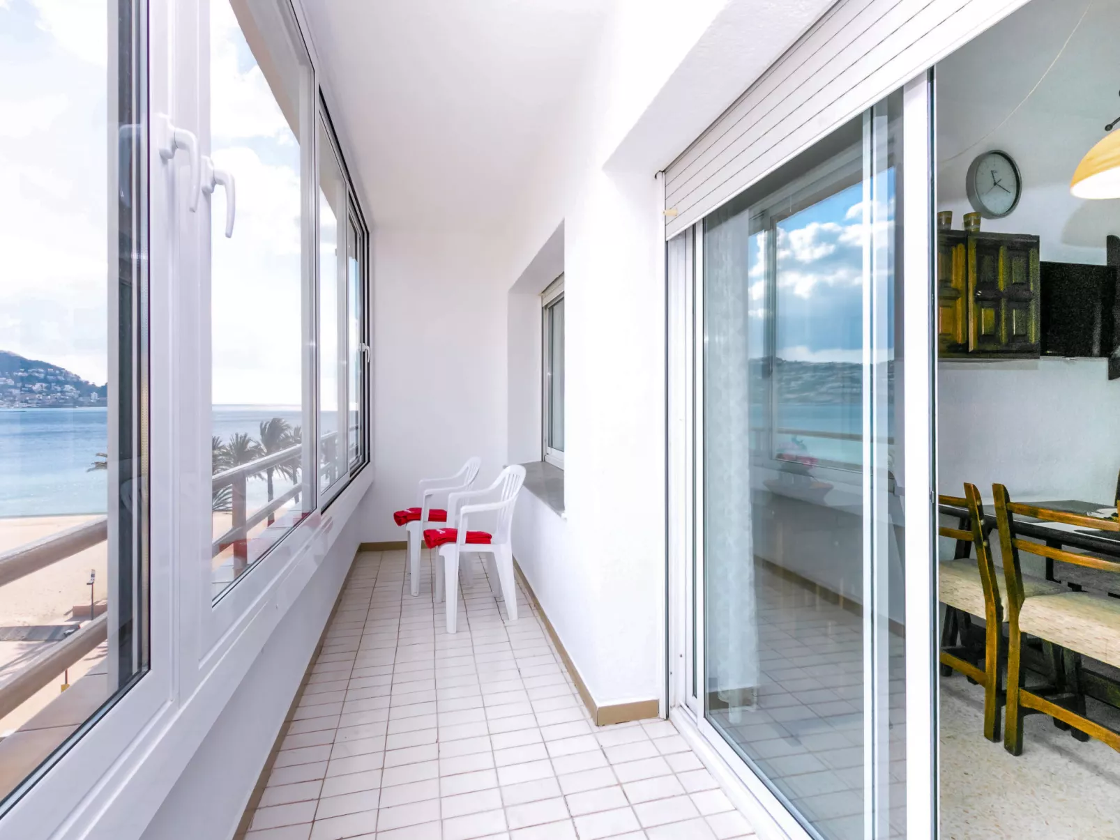 Roses Holiday Center-Binnen
