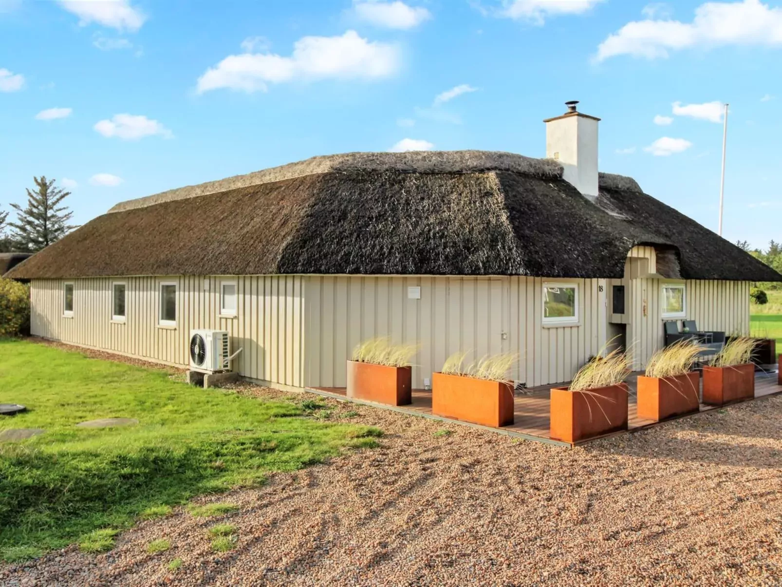 "Annalise" - 1km from the sea