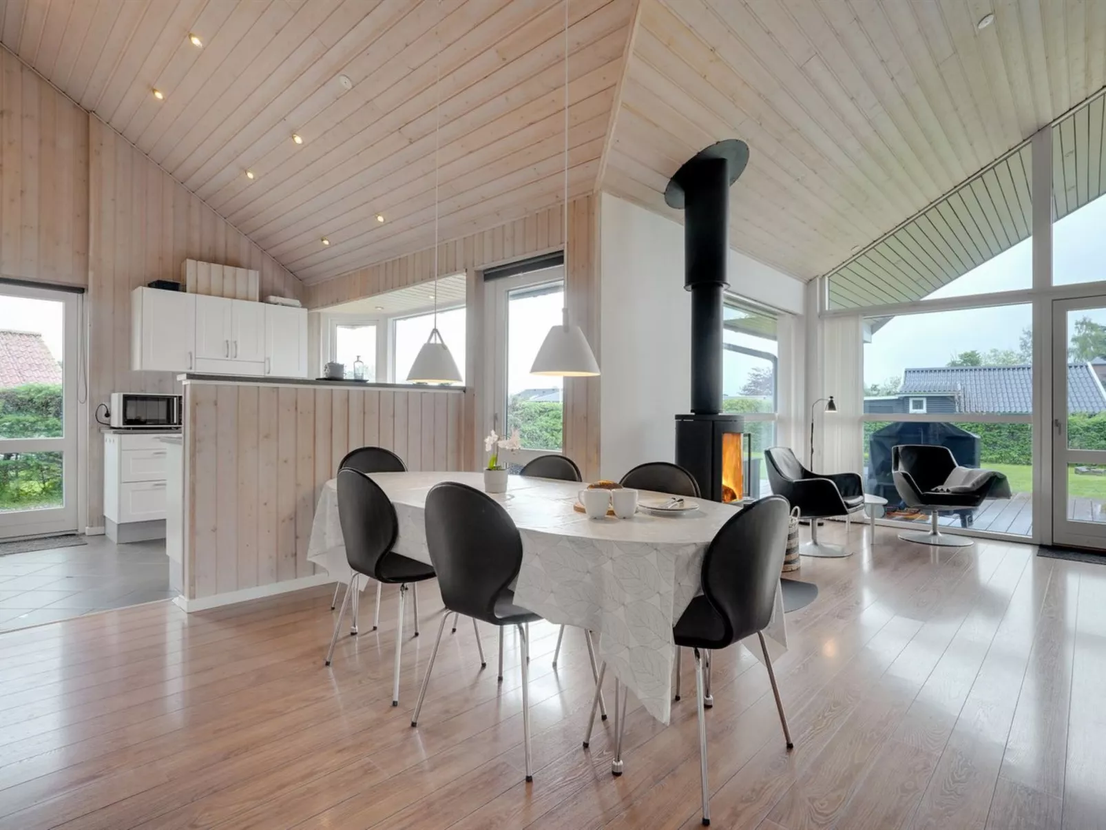 "Nine" - 200m from the sea-Binnen