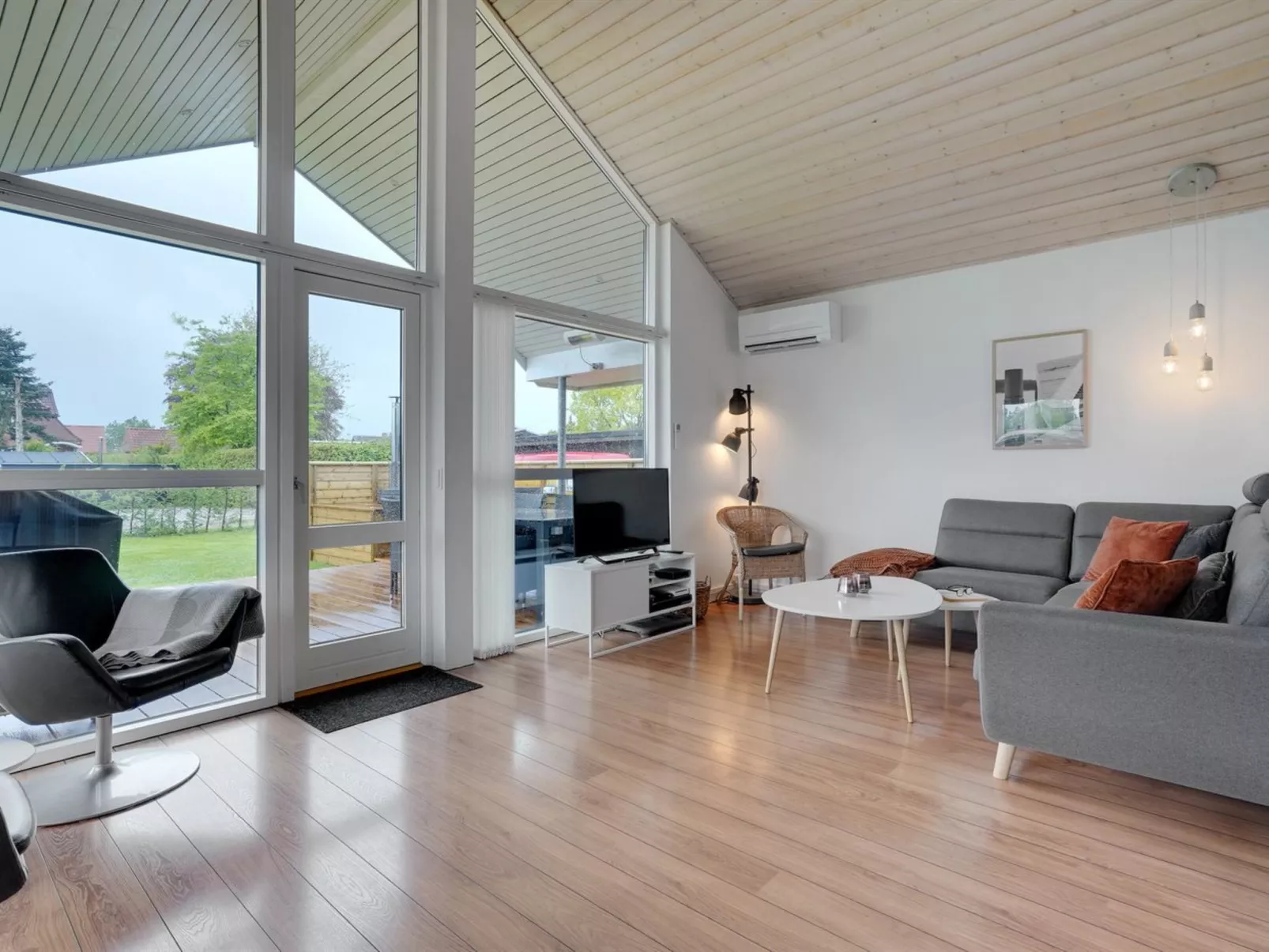 "Nine" - 200m from the sea-Buiten