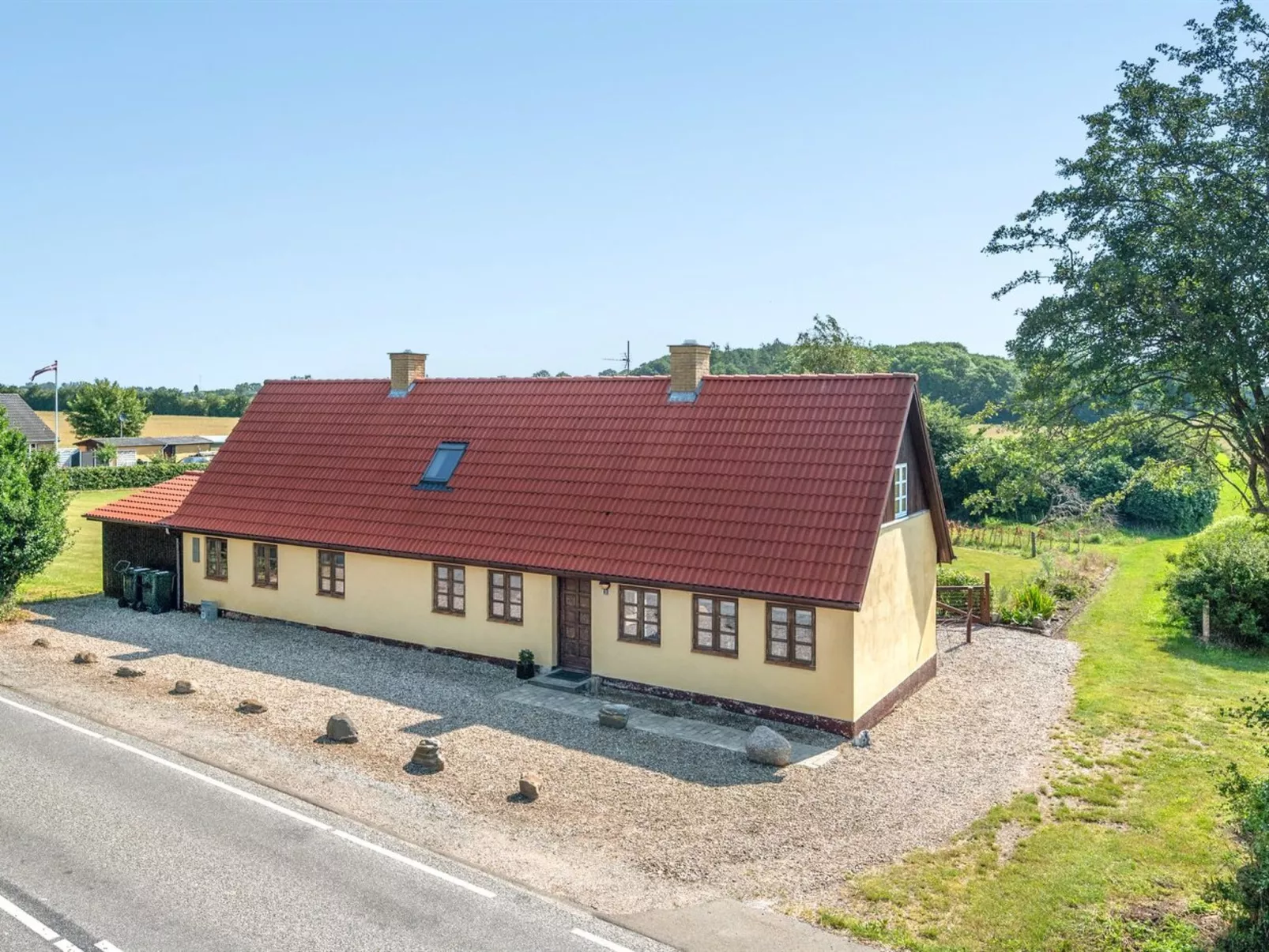 "Aki" - 1.5km from the sea