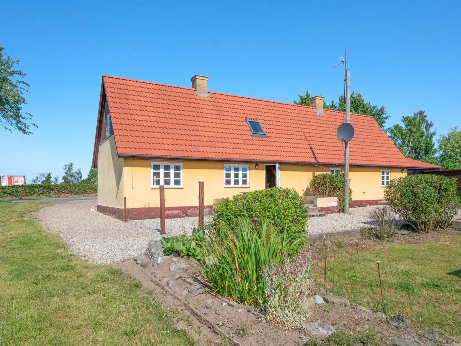 "Aki" - 1.5km from the sea