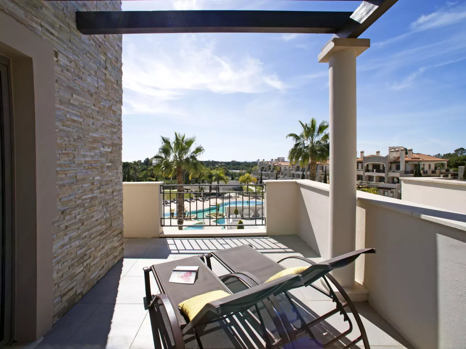 Pine Hills Coral-Buiten