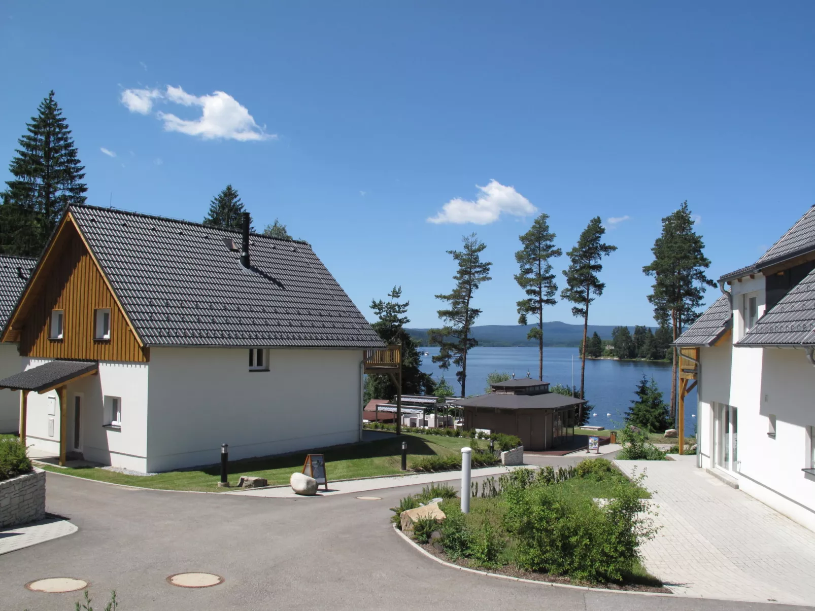 Lakeside Village 42-Buiten