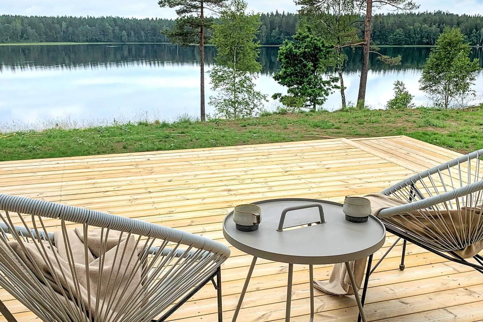 Moderne Lakeside Retreat-By Traum