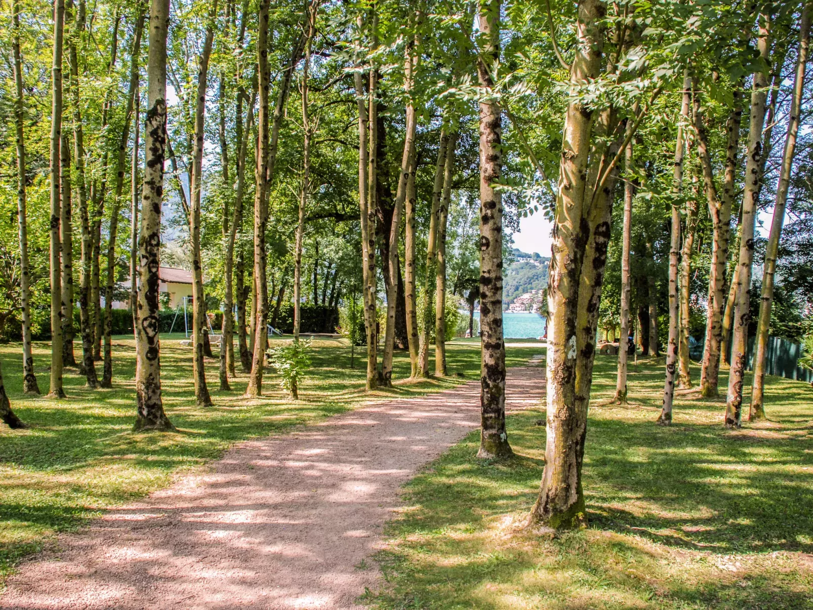 Residenza Parcolago Apt 018 mit Garten-Buiten