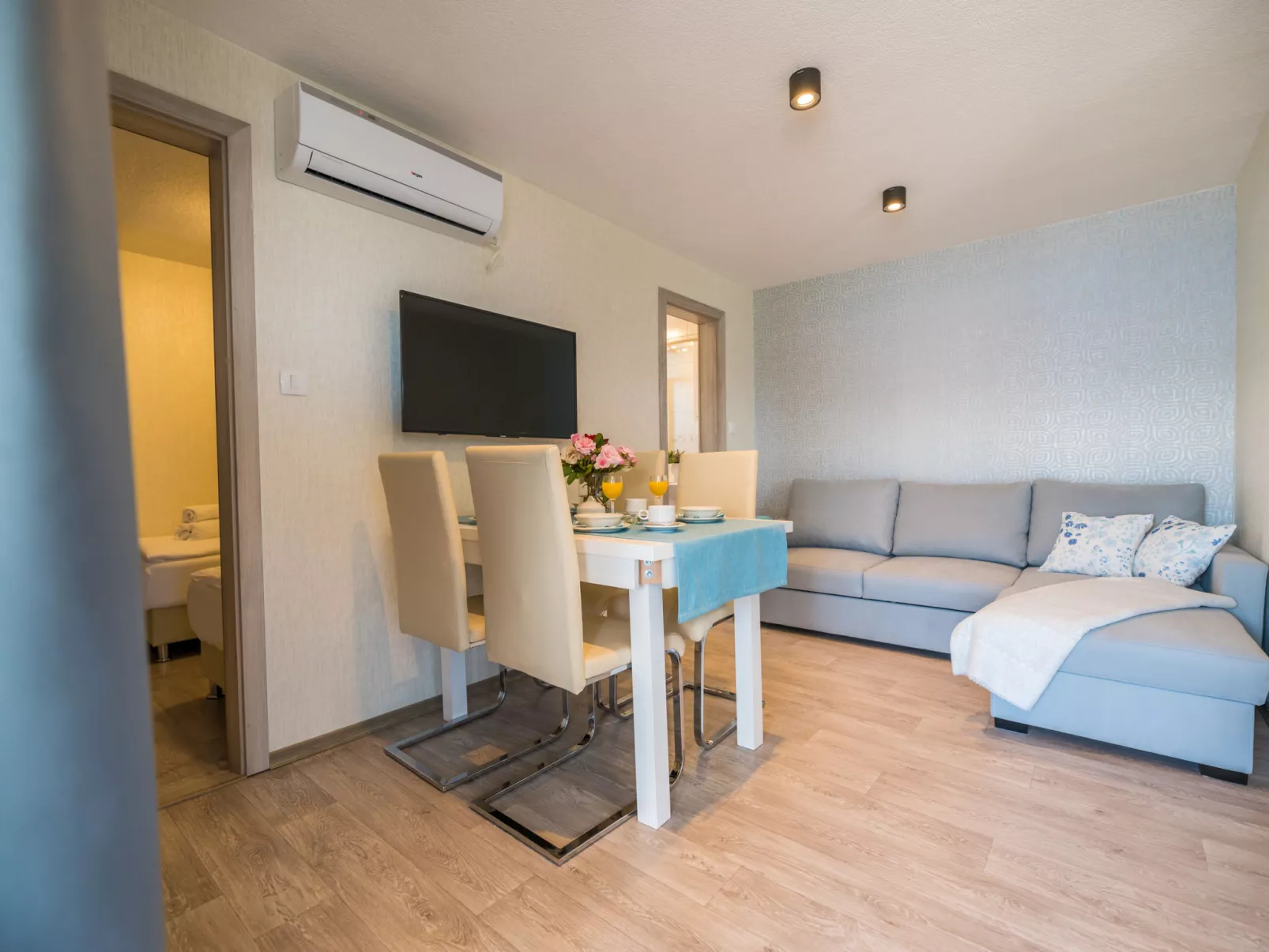 Sea side mobile home-Binnen