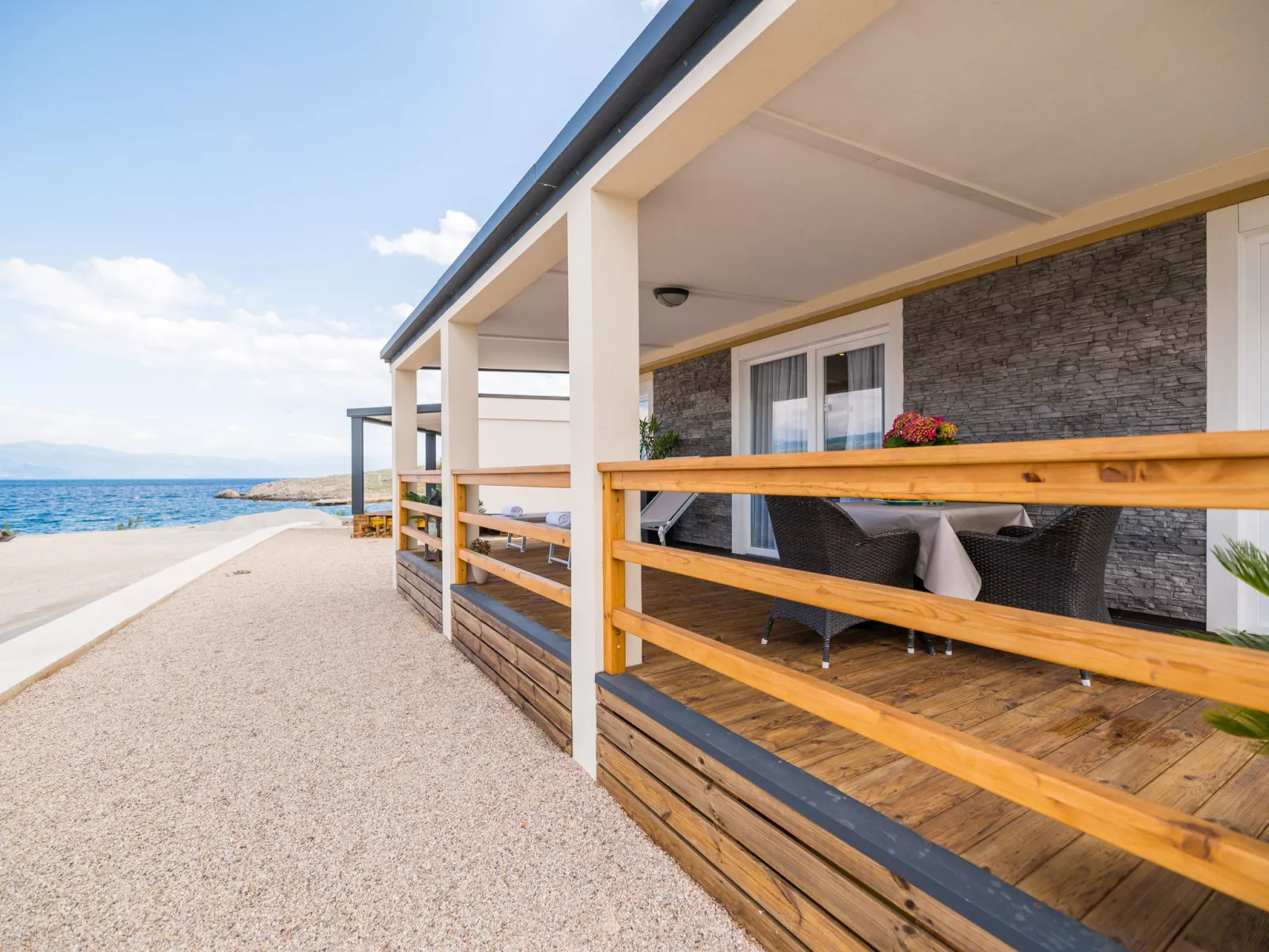 Sea side mobile home-Buiten