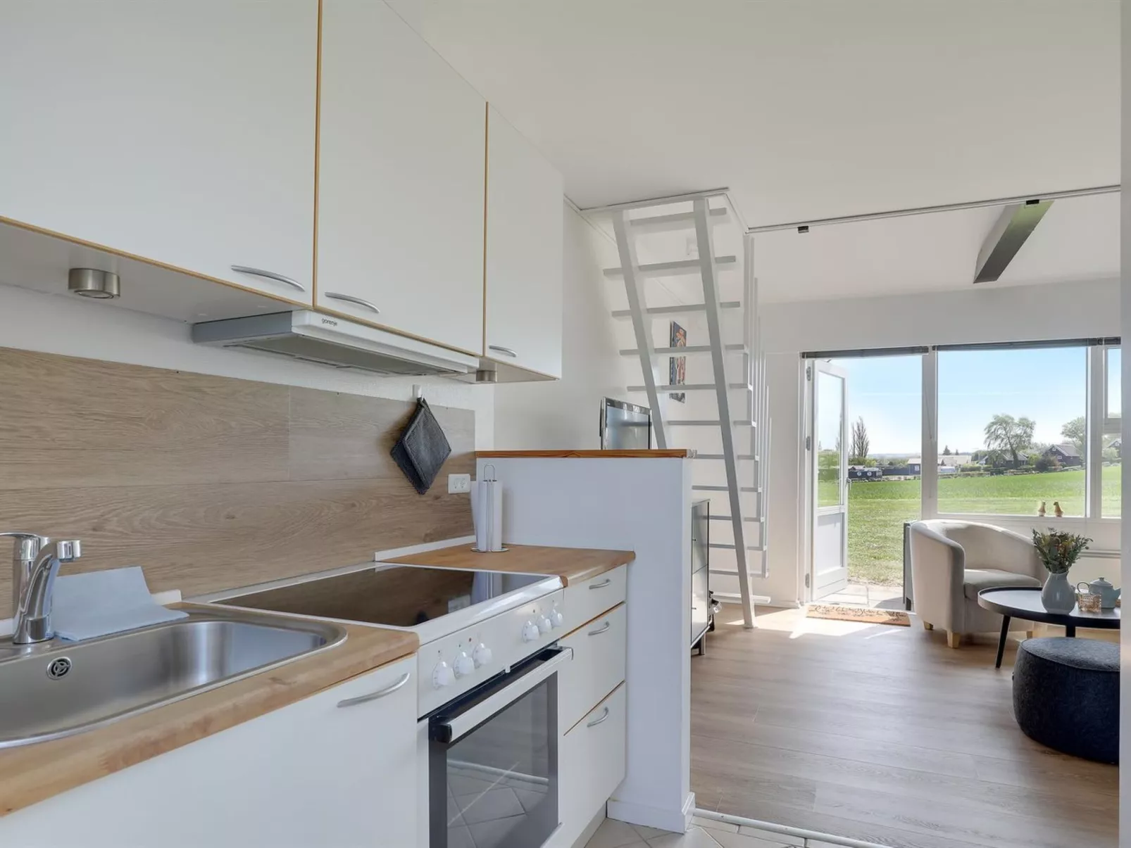 "Kuisma" - 300m from the sea-Binnen