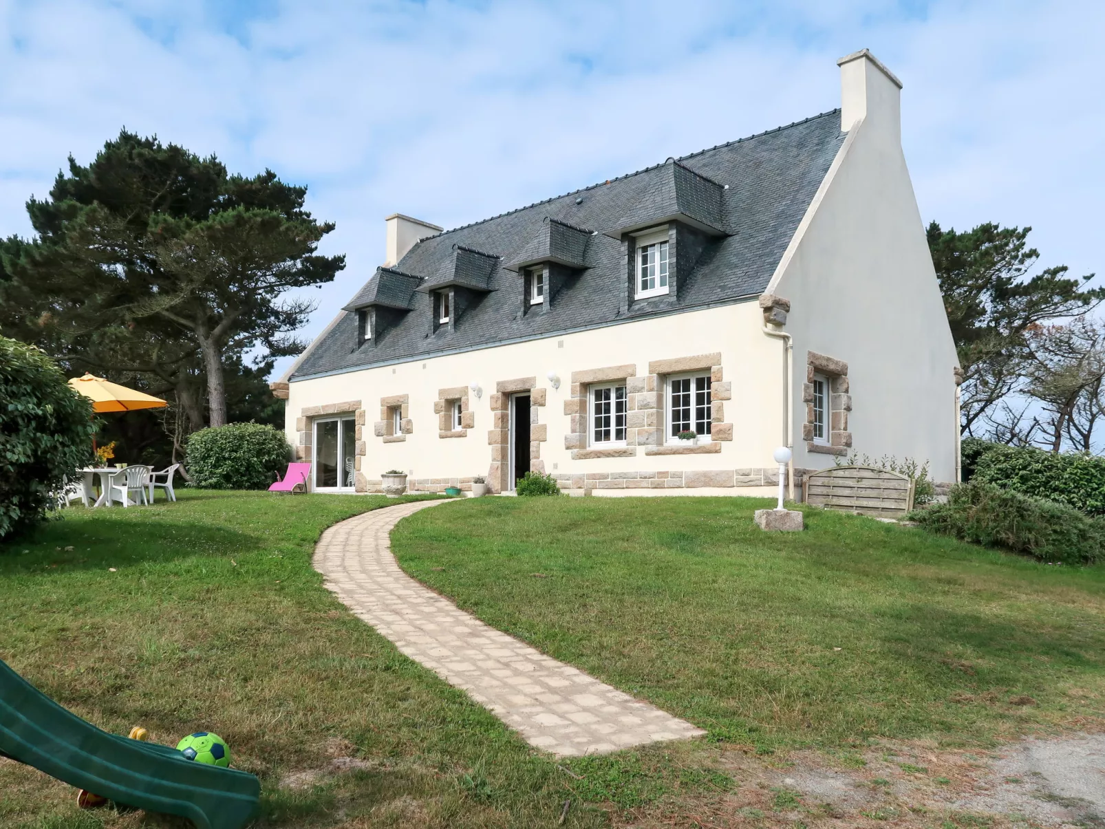 Saint Gonvel-Buiten