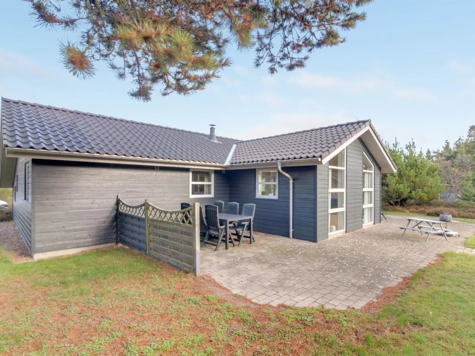 "Nauka" - 2.3km from the sea-Buiten