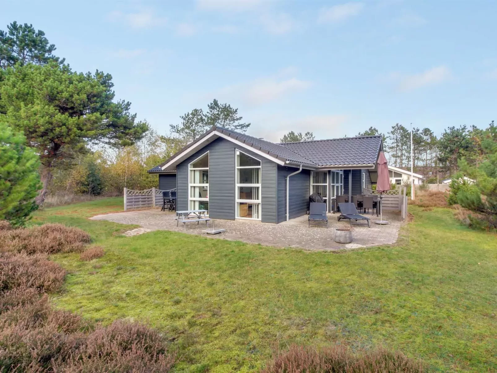 "Nauka" - 2.3km from the sea-Buiten