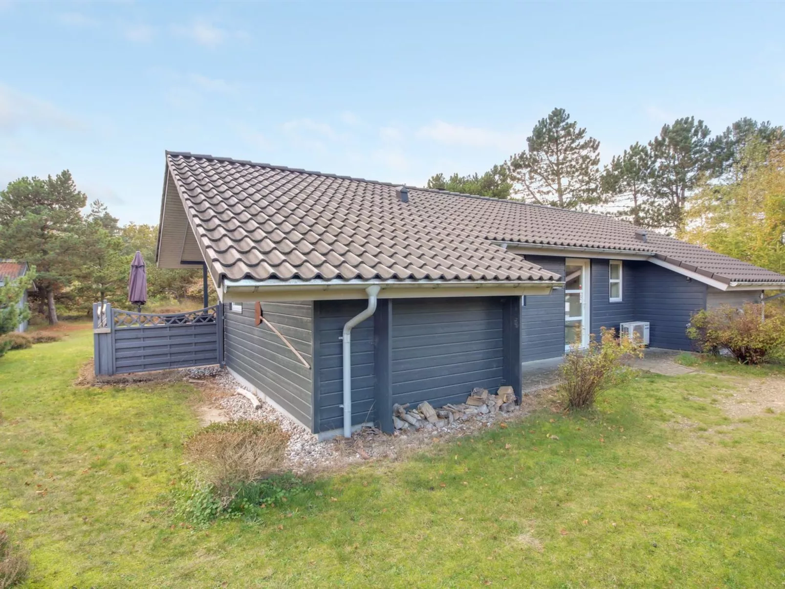 "Nauka" - 2.3km from the sea-Buiten