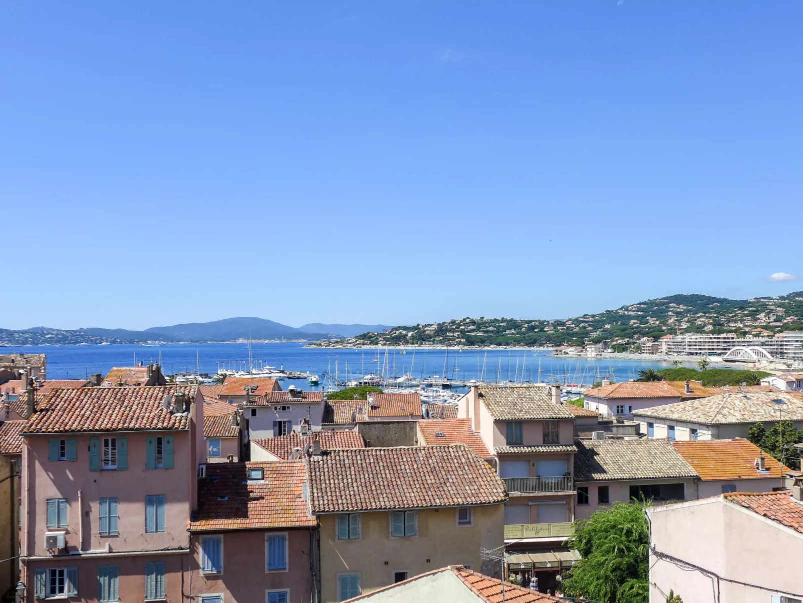 Les Pins Dorés-Buiten