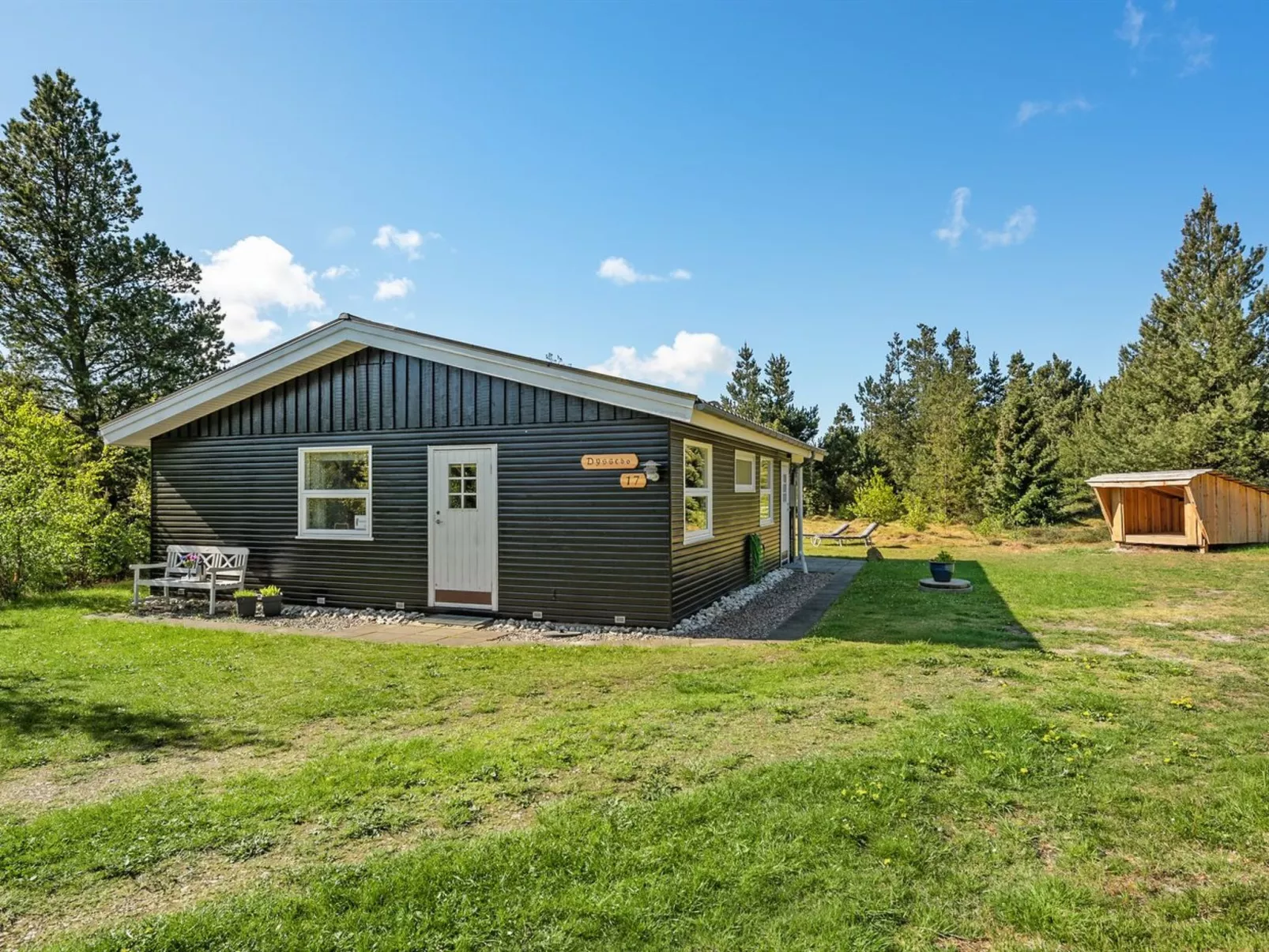"Bogatin" - 1km from the sea-Buiten