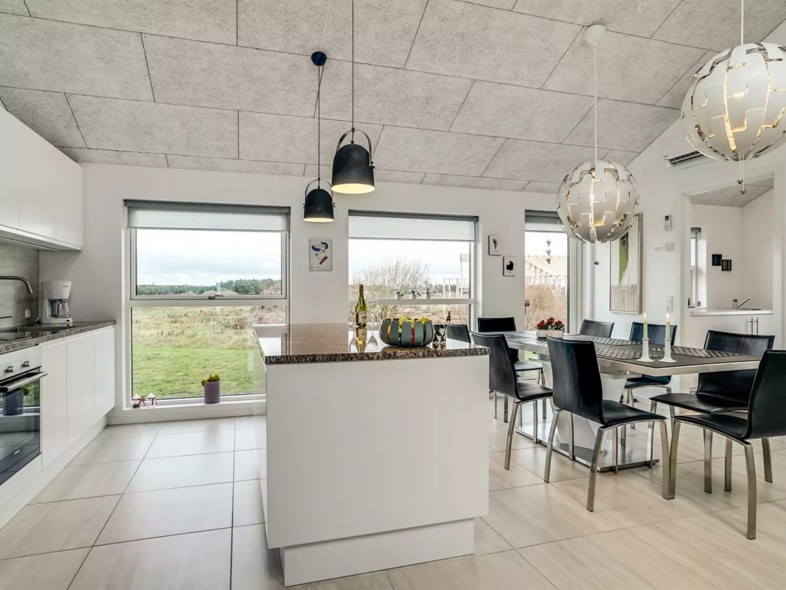 "Eveline" - 1.5km from the sea