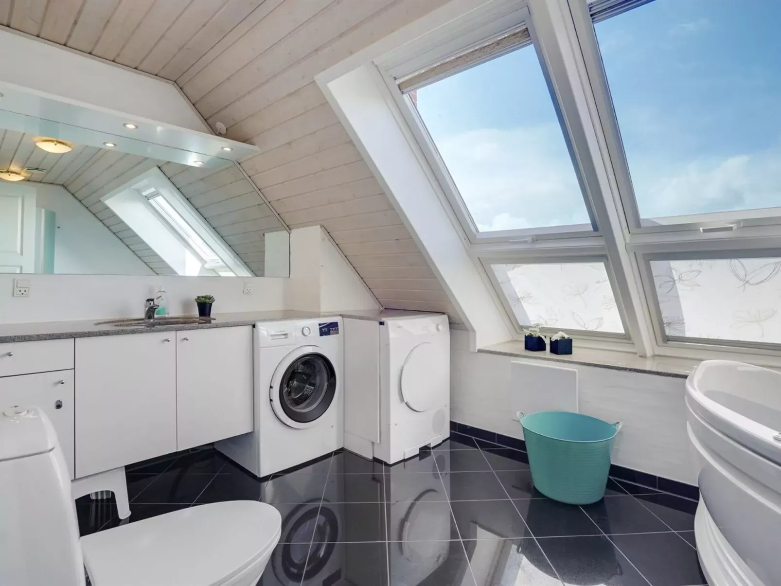 "Langsom" - 100m from the sea-Binnen