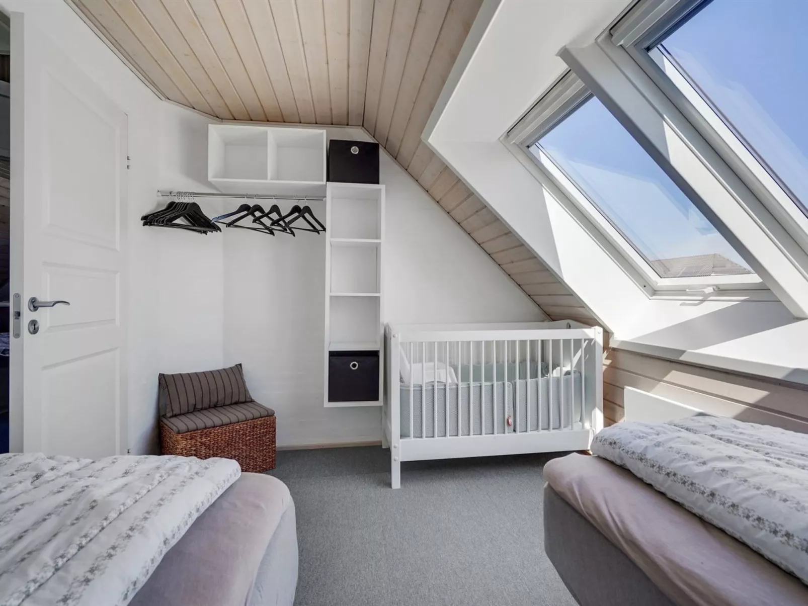 "Langsom" - 100m from the sea-Buiten