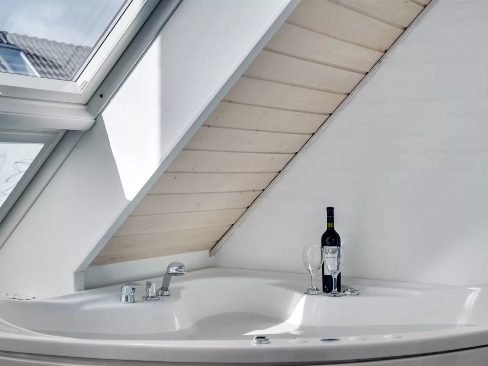 "Langsom" - 100m from the sea-Buiten