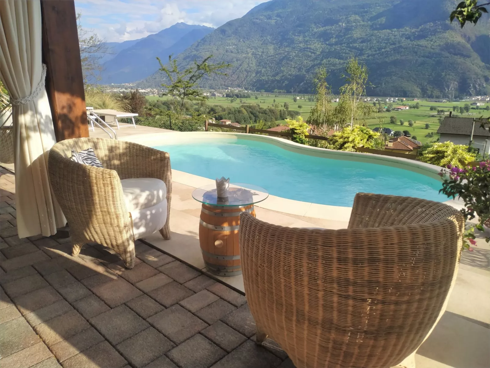 Valley View Pool Apartment-Buiten