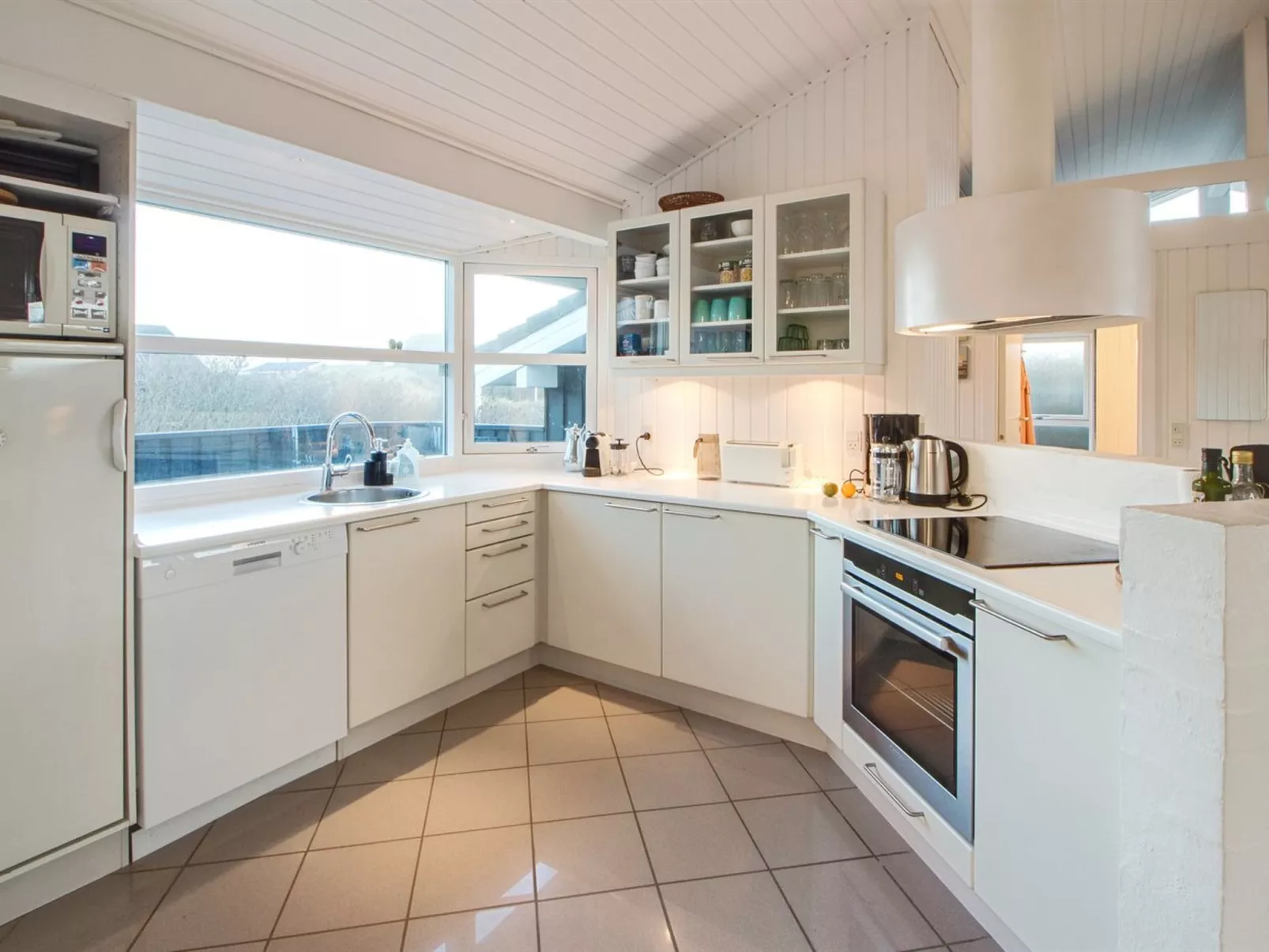 "Fenneke" - 50m from the sea-Binnen