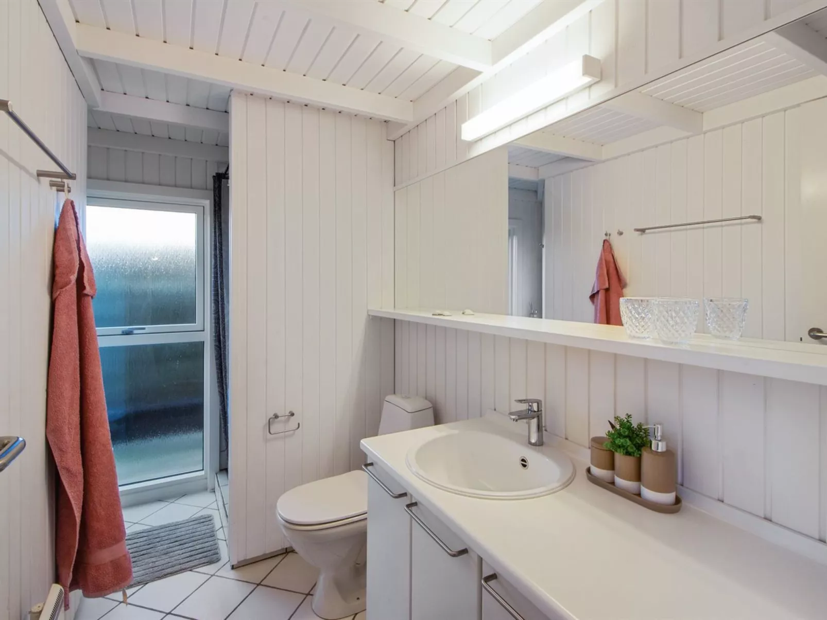 "Fenneke" - 50m from the sea-Binnen