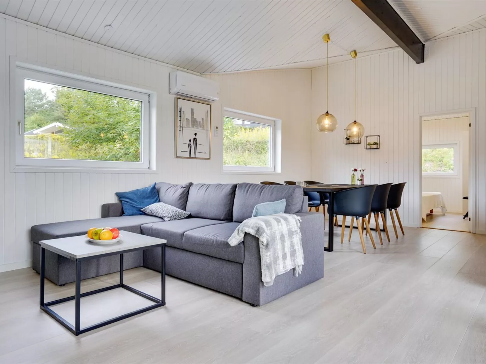 "Bjarki" - 800m from the sea-Binnen