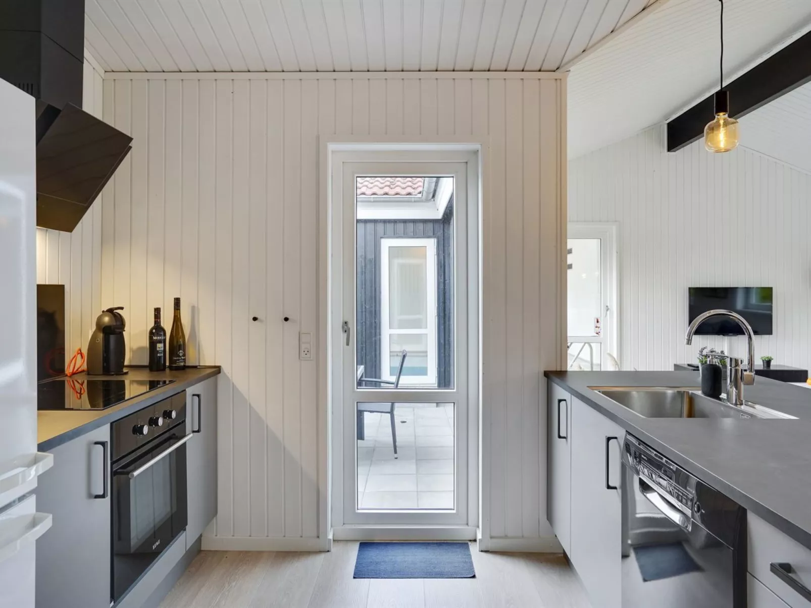 "Bjarki" - 800m from the sea-Binnen